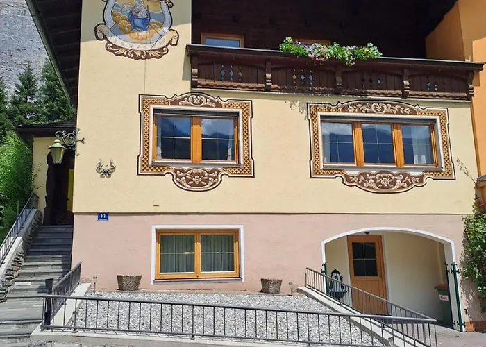 Haus Bernkogel 度假居 *